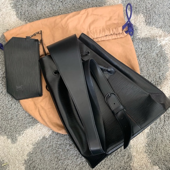🖤RARE🖤 LV Epi Backpack sling In Noir - Picture 7 of 8